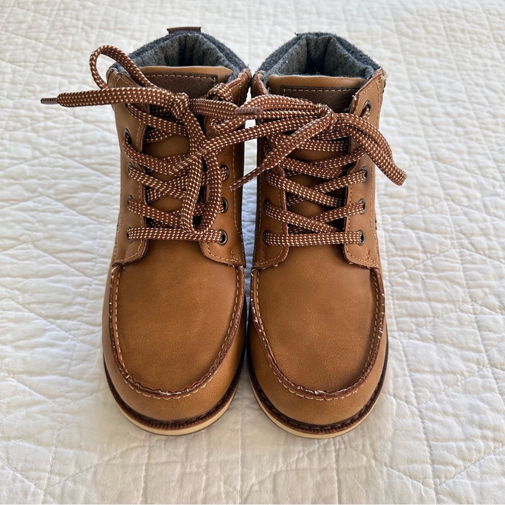 Crown Vintage Brown Lace-Up Boots